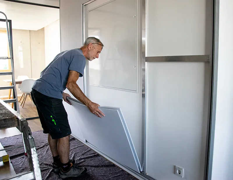 willi jeschar acoustic wall installation - Andre Jeschar at work